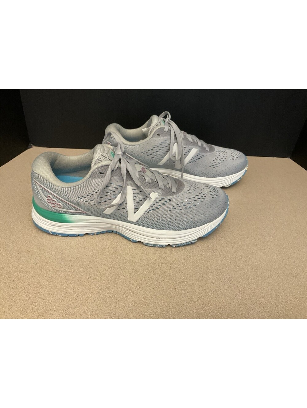 Womens New Balance 880v9 Athletic Running Shoes. Size 10B. Great Condition!!!
